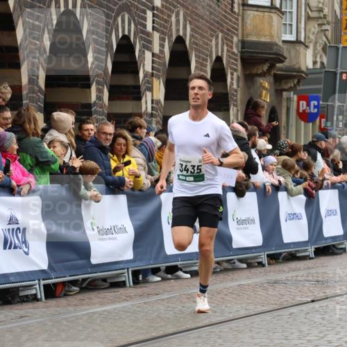 05.10.2025 - 20. swb-Marathon Bremen Strokosch-Dieckow http://msf.ph/oto/9265209 05.10.2025 12:59:01 Ziel 3435, 4664, 8053 meine-sportfotos.de