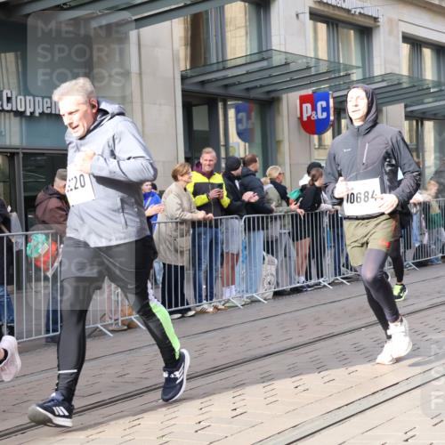 05.10.2025 - 20. swb-Marathon Bremen Strokosch-Dieckow http://msf.ph/oto/9265210 05.10.2025 11:04:38 Ziel 9220, 9409, 9530, 9642, 9660, 9668, 9812, 9813, 9866, 9927, 10018, 10021, 10557, 10684, 10771, 10891, 10964, 10965, 11016, 11035, 11090, 11121, 11171, 11180, 11315, 11323, 11372, 11412, 11478, 11559, 11615, 11636, 9220, 9409, 9530, 9642, 9660, 9668, 9812, 9813, 9866, 9927, 10018, 10021, 10557, 10684, 10771, 10891, 10964, 10965, 11016, 11035, 11090, 11121, 11171, 11180, 11315, 11323, 11372, 11412, 11478 meine-sportfotos.de