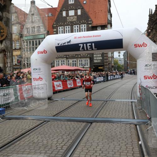 05.10.2025 - 20. swb-Marathon Bremen Yannick Fuchs http://msf.ph/oto/9265217 05.10.2025 12:06:35 Ziel 1040 meine-sportfotos.de