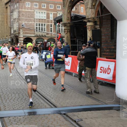 05.10.2025 - 20. swb-Marathon Bremen Yannick Fuchs http://msf.ph/oto/9265224 05.10.2025 10:51:01 Ziel 7733, 9251, 9277, 9399, 9715, 9888, 9966, 9975, 10029, 10224, 10227, 10534, 10689, 10698, 11220, 11311 meine-sportfotos.de