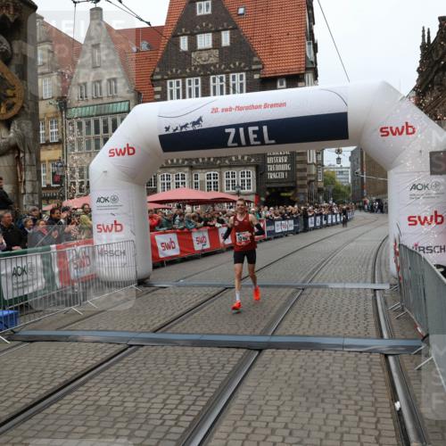 05.10.2025 - 20. swb-Marathon Bremen Yannick Fuchs http://msf.ph/oto/9265228 05.10.2025 12:06:35 Ziel 1040 meine-sportfotos.de