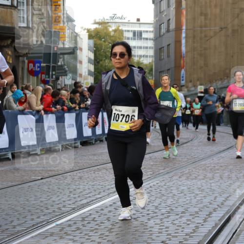 05.10.2025 - 20. swb-Marathon Bremen Strokosch-Dieckow http://msf.ph/oto/9265239 05.10.2025 11:07:58 Ziel 8123, 9212, 9557, 10135, 10365, 10366, 10706, 10782, 10783, 11490, 11677 meine-sportfotos.de