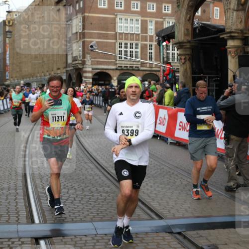 05.10.2025 - 20. swb-Marathon Bremen Yannick Fuchs http://msf.ph/oto/9265249 05.10.2025 10:51:02 Ziel 7733, 9251, 9277, 9399, 9715, 9888, 9966, 9975, 10029, 10224, 10227, 10534, 10689, 10698, 11061, 11220, 11311 meine-sportfotos.de