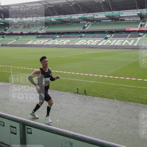 05.10.2025 - 20. swb-Marathon Bremen Michael Burmester http://msf.ph/oto/9265267 05.10.2025 12:17:40 Laufen im Stadion 705, 888, 1632, 1994 meine-sportfotos.de