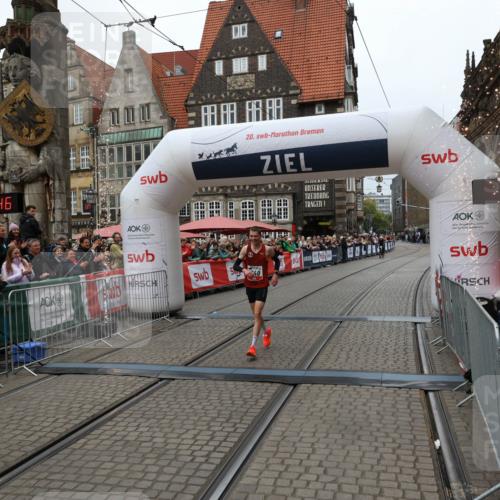 05.10.2025 - 20. swb-Marathon Bremen Yannick Fuchs http://msf.ph/oto/9265271 05.10.2025 12:06:35 Ziel 1040 meine-sportfotos.de