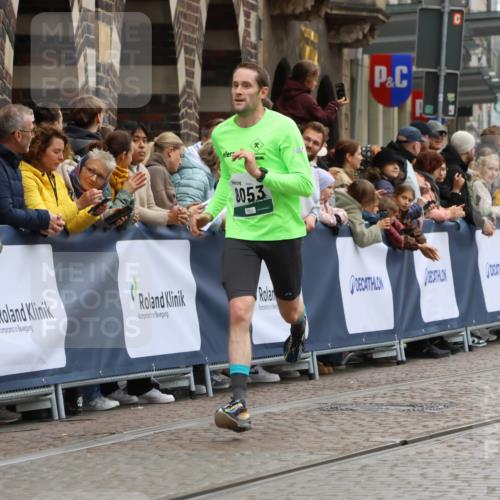 05.10.2025 - 20. swb-Marathon Bremen Strokosch-Dieckow http://msf.ph/oto/9265272 05.10.2025 12:59:06 Ziel 2385, 4664, 8053 meine-sportfotos.de