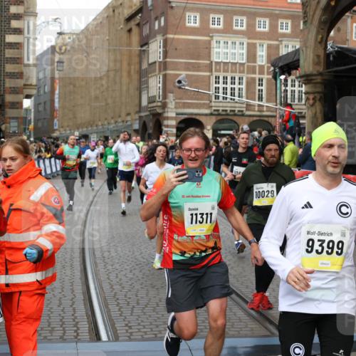 05.10.2025 - 20. swb-Marathon Bremen Yannick Fuchs http://msf.ph/oto/9265285 05.10.2025 10:51:02 Ziel 7733, 9251, 9277, 9399, 9715, 9888, 9966, 9975, 10029, 10224, 10227, 10534, 10689, 10698, 11061, 11220, 11311 meine-sportfotos.de