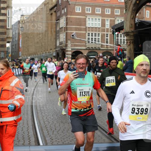 05.10.2025 - 20. swb-Marathon Bremen Yannick Fuchs http://msf.ph/oto/9265292 05.10.2025 10:51:02 Ziel 7733, 9251, 9277, 9399, 9715, 9888, 9966, 9975, 10029, 10224, 10227, 10534, 10689, 10698, 11061, 11220, 11311 meine-sportfotos.de