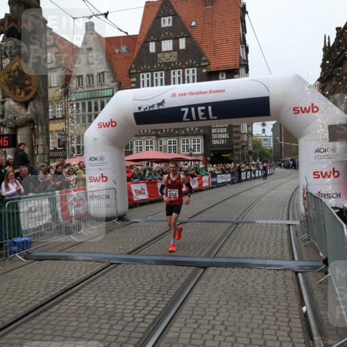 05.10.2025 - 20. swb-Marathon Bremen Yannick Fuchs http://msf.ph/oto/9265293 05.10.2025 12:06:36 Ziel 1040 meine-sportfotos.de