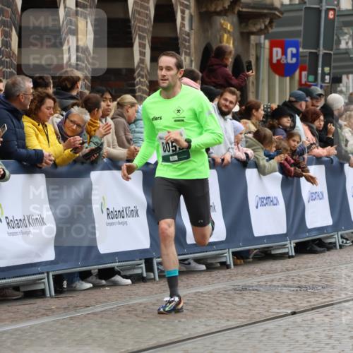 05.10.2025 - 20. swb-Marathon Bremen Strokosch-Dieckow http://msf.ph/oto/9265308 05.10.2025 12:59:06 Ziel 2385, 4664, 8053 meine-sportfotos.de