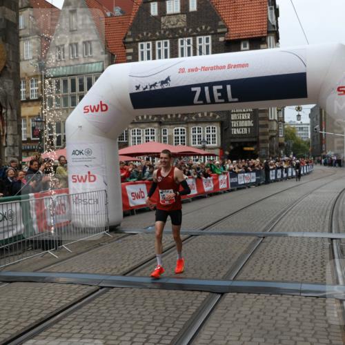 05.10.2025 - 20. swb-Marathon Bremen Yannick Fuchs http://msf.ph/oto/9265314 05.10.2025 12:06:36 Ziel 1040 meine-sportfotos.de