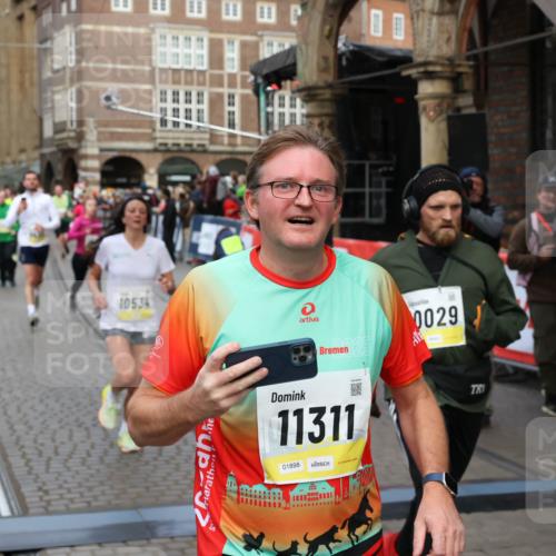 05.10.2025 - 20. swb-Marathon Bremen Yannick Fuchs http://msf.ph/oto/9265324 05.10.2025 10:51:03 Ziel 7733, 9199, 9399, 9630, 9715, 9966, 9975, 10029, 10224, 10227, 10254, 10534, 10689, 10698, 11061, 11220, 11311 meine-sportfotos.de