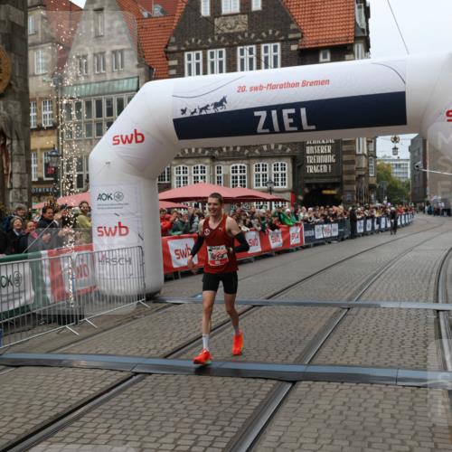 05.10.2025 - 20. swb-Marathon Bremen Yannick Fuchs http://msf.ph/oto/9265327 05.10.2025 12:06:36 Ziel 1040 meine-sportfotos.de
