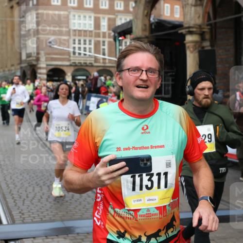 05.10.2025 - 20. swb-Marathon Bremen Yannick Fuchs http://msf.ph/oto/9265331 05.10.2025 10:51:03 Ziel 7733, 9199, 9399, 9630, 9715, 9966, 9975, 10029, 10224, 10227, 10254, 10534, 10689, 10698, 11061, 11220, 11311 meine-sportfotos.de