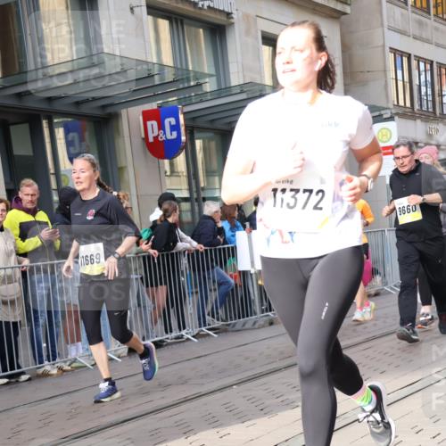 05.10.2025 - 20. swb-Marathon Bremen Strokosch-Dieckow http://msf.ph/oto/9265346 05.10.2025 11:04:41 Ziel 9220, 9409, 9530, 9642, 9660, 9668, 9813, 9866, 9927, 9978, 10018, 10021, 10343, 10684, 10771, 10891, 10965, 11016, 11090, 11121, 11171, 11180, 11315, 11323, 11372, 11412, 11478, 11559, 11636, 11650, 9220, 9409, 9530, 9642, 9660, 9668, 9813, 9866, 9927, 9978, 10018, 10021, 10343, 10684, 10771, 10891, 10965, 11016, 11090, 11121, 11171, 11180, 11315, 11323, 11372, 11412, 11478, 11650 meine-sportfotos.de