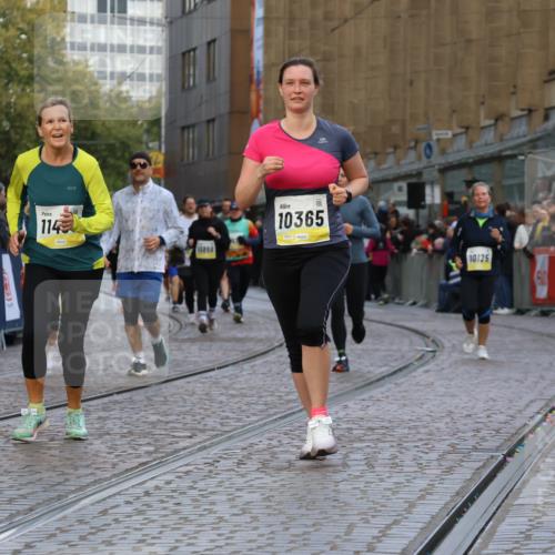 05.10.2025 - 20. swb-Marathon Bremen Strokosch-Dieckow http://msf.ph/oto/9265361 05.10.2025 11:08:00 Ziel 8123, 9557, 10135, 10365, 10706, 10782, 10783, 11490, 11677 meine-sportfotos.de