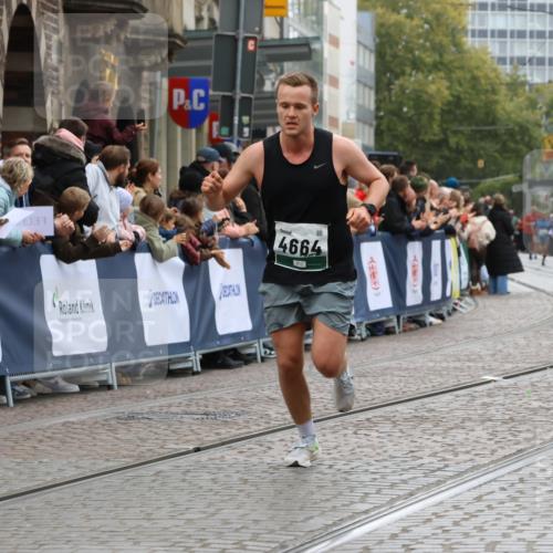 05.10.2025 - 20. swb-Marathon Bremen Strokosch-Dieckow http://msf.ph/oto/9265377 05.10.2025 12:59:07 Ziel 2130, 2385, 4158, 4664, 8053 meine-sportfotos.de