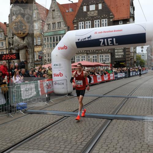 05.10.2025 - 20. swb-Marathon Bremen Yannick Fuchs http://msf.ph/oto/9265378 05.10.2025 12:06:36 Ziel 1040 meine-sportfotos.de
