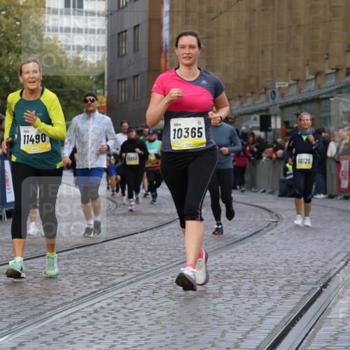 05.10.2025 - 20. swb-Marathon Bremen Strokosch-Dieckow http://msf.ph/oto/9265384 05.10.2025 11:08:00 Ziel 8123, 9557, 10135, 10365, 10706, 10782, 10783, 11490, 11677 meine-sportfotos.de