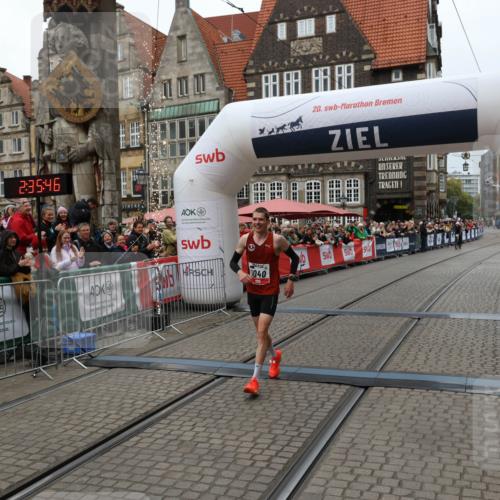 05.10.2025 - 20. swb-Marathon Bremen Yannick Fuchs http://msf.ph/oto/9265388 05.10.2025 12:06:36 Ziel 1040 meine-sportfotos.de