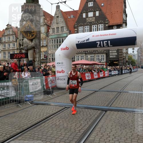 05.10.2025 - 20. swb-Marathon Bremen Yannick Fuchs http://msf.ph/oto/9265397 05.10.2025 12:06:36 Ziel 1040 meine-sportfotos.de