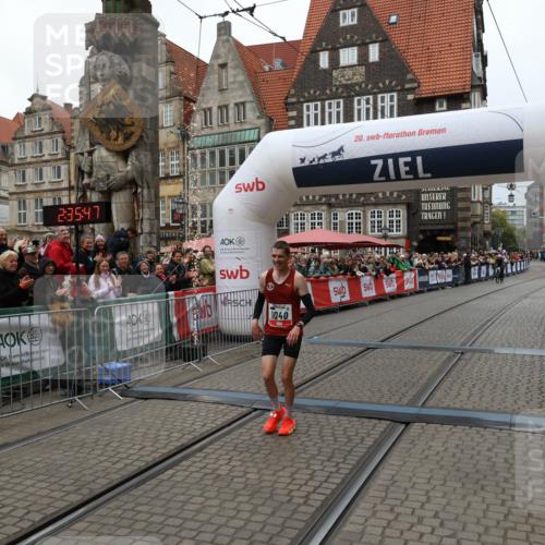 05.10.2025 - 20. swb-Marathon Bremen Yannick Fuchs http://msf.ph/oto/9265404 05.10.2025 12:06:37 Ziel 1040 meine-sportfotos.de