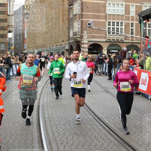 05.10.2025 - 20. swb-Marathon Bremen Yannick Fuchs http://msf.ph/oto/9265408 05.10.2025 10:51:05 Ziel 9199, 9399, 9630, 9663, 9966, 10029, 10227, 10254, 10534, 10698, 10743, 11061, 11220, 11311 meine-sportfotos.de
