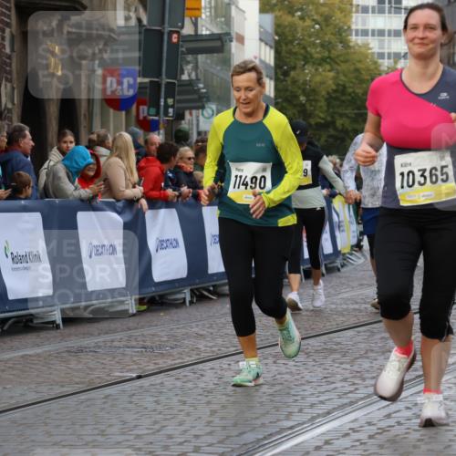 05.10.2025 - 20. swb-Marathon Bremen Strokosch-Dieckow http://msf.ph/oto/9265417 05.10.2025 11:08:01 Ziel 8123, 9557, 9617, 10365, 10706, 10782, 10783, 11309, 11490, 11677 meine-sportfotos.de