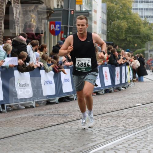 05.10.2025 - 20. swb-Marathon Bremen Strokosch-Dieckow http://msf.ph/oto/9265418 05.10.2025 12:59:07 Ziel 2130, 2385, 4158, 4664, 8053 meine-sportfotos.de
