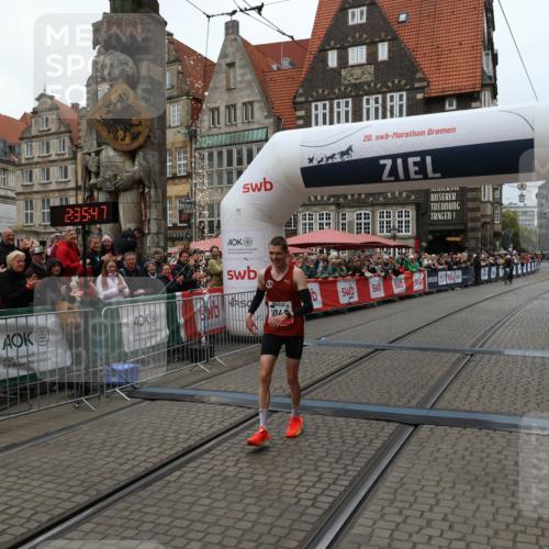 05.10.2025 - 20. swb-Marathon Bremen Yannick Fuchs http://msf.ph/oto/9265426 05.10.2025 12:06:37 Ziel 1040 meine-sportfotos.de