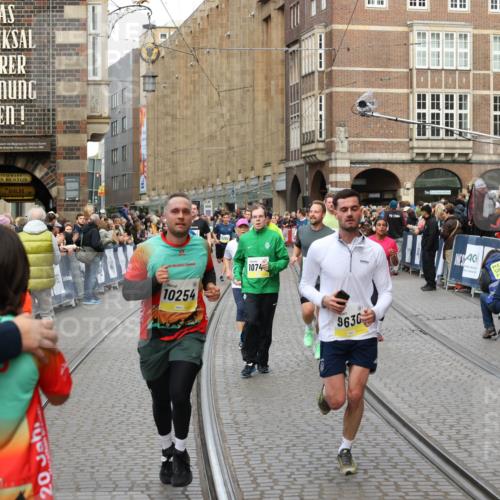 05.10.2025 - 20. swb-Marathon Bremen Yannick Fuchs http://msf.ph/oto/9265430 05.10.2025 10:51:05 Ziel 9199, 9399, 9630, 9663, 9966, 10029, 10227, 10254, 10534, 10698, 10743, 11061, 11220, 11311 meine-sportfotos.de