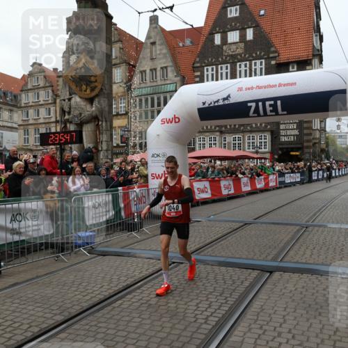 05.10.2025 - 20. swb-Marathon Bremen Yannick Fuchs http://msf.ph/oto/9265434 05.10.2025 12:06:37 Ziel 1040 meine-sportfotos.de