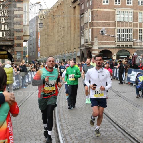 05.10.2025 - 20. swb-Marathon Bremen Yannick Fuchs http://msf.ph/oto/9265439 05.10.2025 10:51:05 Ziel 9199, 9399, 9630, 9663, 9966, 10029, 10227, 10254, 10534, 10698, 10743, 11061, 11220, 11311 meine-sportfotos.de