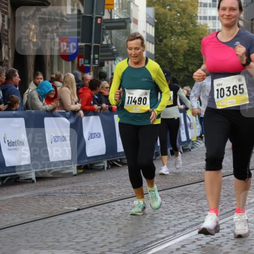 05.10.2025 - 20. swb-Marathon Bremen Strokosch-Dieckow http://msf.ph/oto/9265442 05.10.2025 11:08:01 Ziel 8123, 9557, 9617, 10365, 10706, 10782, 10783, 11309, 11490, 11677 meine-sportfotos.de