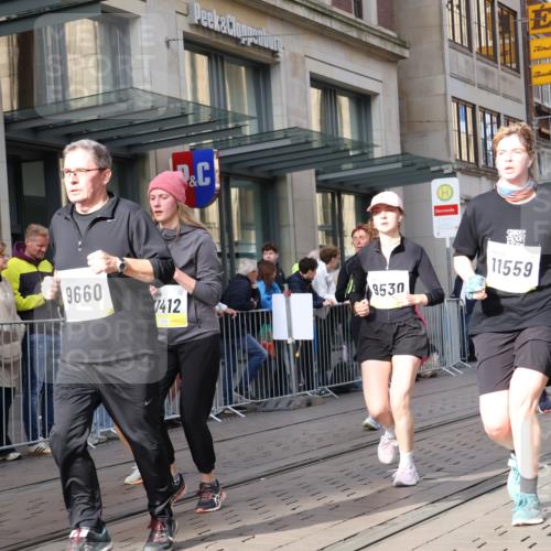 05.10.2025 - 20. swb-Marathon Bremen Strokosch-Dieckow http://msf.ph/oto/9265445 05.10.2025 11:04:44 Ziel 9220, 9409, 9440, 9530, 9642, 9660, 9668, 9813, 9866, 9978, 10018, 10021, 10255, 10343, 10684, 10771, 10891, 10965, 10990, 11016, 11090, 11121, 11171, 11180, 11315, 11323, 11372, 11412, 11478, 11501, 11559, 11636, 11650, 11707, 9220, 9409, 9440, 9530, 9642, 9660, 9668, 9813, 9866, 9978, 10018, 10021, 10255, 10343, 10684, 10771, 10891, 10965, 10990, 11016, 11090, 11121, 11171, 11180, 11315, 11323, 11372, 11412, 11478, 11501, 11650, 11707 meine-sportfotos.de