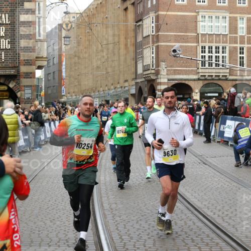 05.10.2025 - 20. swb-Marathon Bremen Yannick Fuchs http://msf.ph/oto/9265450 05.10.2025 10:51:05 Ziel 9199, 9399, 9630, 9663, 9966, 10029, 10227, 10254, 10534, 10698, 10743, 11061, 11220, 11311 meine-sportfotos.de
