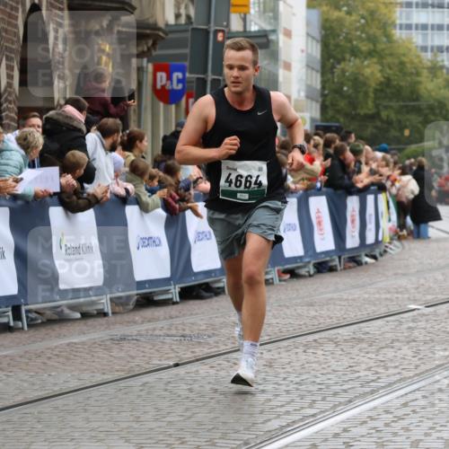 05.10.2025 - 20. swb-Marathon Bremen Strokosch-Dieckow http://msf.ph/oto/9265451 05.10.2025 12:59:07 Ziel 2130, 2385, 4158, 4664, 8053 meine-sportfotos.de