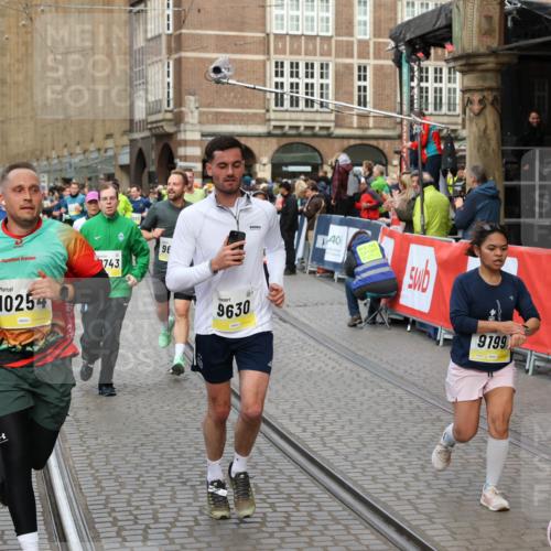 05.10.2025 - 20. swb-Marathon Bremen Yannick Fuchs http://msf.ph/oto/9265460 05.10.2025 10:51:06 Ziel 9199, 9399, 9425, 9630, 9663, 9966, 10029, 10227, 10254, 10378, 10534, 10698, 10743, 10932, 11061, 11220, 11311, 11391 meine-sportfotos.de