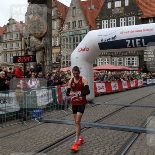05.10.2025 - 20. swb-Marathon Bremen Yannick Fuchs http://msf.ph/oto/9265462 05.10.2025 12:06:37 Ziel 1040 meine-sportfotos.de