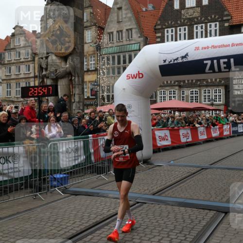 05.10.2025 - 20. swb-Marathon Bremen Yannick Fuchs http://msf.ph/oto/9265468 05.10.2025 12:06:37 Ziel 1040 meine-sportfotos.de