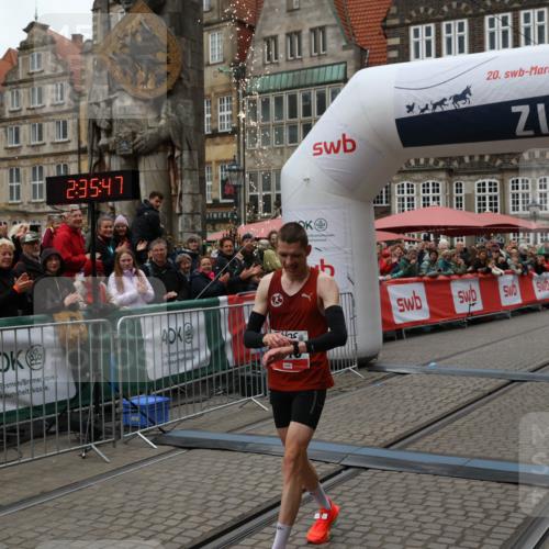 05.10.2025 - 20. swb-Marathon Bremen Yannick Fuchs http://msf.ph/oto/9265494 05.10.2025 12:06:37 Ziel 1040 meine-sportfotos.de