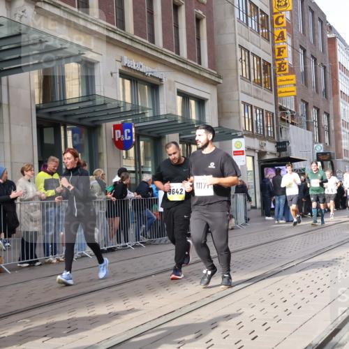 05.10.2025 - 20. swb-Marathon Bremen Strokosch-Dieckow http://msf.ph/oto/9265510 05.10.2025 11:04:45 Ziel 9220, 9409, 9440, 9530, 9642, 9660, 9668, 9690, 9813, 9866, 9978, 10018, 10021, 10255, 10343, 10684, 10771, 10891, 10965, 10990, 11016, 11090, 11121, 11171, 11180, 11315, 11323, 11372, 11412, 11478, 11501, 11540, 11559, 11636, 11650, 11707, 9220, 9409, 9440, 9530, 9642, 9660, 9668, 9690, 9813, 9866, 9978, 10018, 10021, 10255, 10343, 10684, 10771, 10891, 10965, 10990, 11016, 11090, 11121, 11171, 11180, 11315, 11323, 11372, 11412, 11478, 11501, 11540, 11650, 11707 meine-sportfotos.de