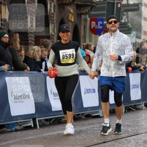 05.10.2025 - 20. swb-Marathon Bremen Strokosch-Dieckow http://msf.ph/oto/9265521 05.10.2025 11:08:04 Ziel 9557, 9599, 9617, 9874, 10125, 10365, 11309, 11490, 11677 meine-sportfotos.de