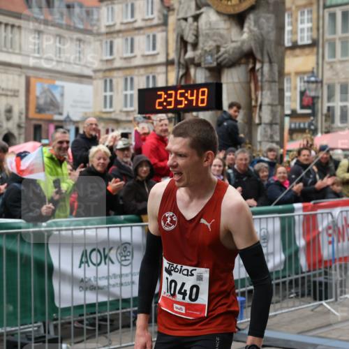 05.10.2025 - 20. swb-Marathon Bremen Yannick Fuchs http://msf.ph/oto/9265566 05.10.2025 12:06:39 Ziel 1040 meine-sportfotos.de