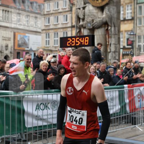 05.10.2025 - 20. swb-Marathon Bremen Yannick Fuchs http://msf.ph/oto/9265572 05.10.2025 12:06:39 Ziel 1040 meine-sportfotos.de