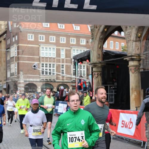 05.10.2025 - 20. swb-Marathon Bremen Yannick Fuchs http://msf.ph/oto/9265577 05.10.2025 10:51:08 Ziel 9199, 9399, 9416, 9425, 9630, 9663, 9894, 10029, 10206, 10226, 10227, 10254, 10378, 10534, 10698, 10743, 10932, 11061, 11311, 11391, 11573 meine-sportfotos.de