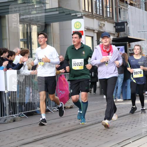 05.10.2025 - 20. swb-Marathon Bremen Strokosch-Dieckow http://msf.ph/oto/9265579 05.10.2025 11:04:48 Ziel 9220, 9409, 9440, 9515, 9530, 9642, 9660, 9668, 9690, 9813, 9908, 9944, 9978, 10018, 10021, 10255, 10343, 10771, 10965, 10990, 11016, 11090, 11121, 11171, 11180, 11323, 11372, 11412, 11478, 11501, 11540, 11559, 11650, 11707, 9220, 9409, 9440, 9515, 9530, 9642, 9660, 9668, 9690, 9813, 9908, 9944, 9978, 10018, 10021, 10255, 10343, 10771, 10965, 10990, 11016, 11090, 11121, 11171, 11180, 11323, 11372, 11412, 11478, 11501, 11540, 11650, 11707 meine-sportfotos.de