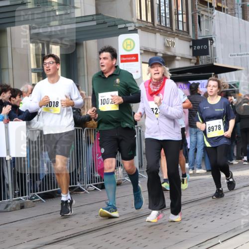 05.10.2025 - 20. swb-Marathon Bremen Strokosch-Dieckow http://msf.ph/oto/9265590 05.10.2025 11:04:48 Ziel 9220, 9409, 9440, 9515, 9530, 9642, 9660, 9668, 9690, 9813, 9908, 9944, 9978, 10018, 10021, 10255, 10343, 10771, 10965, 10990, 11016, 11090, 11121, 11171, 11180, 11323, 11372, 11412, 11478, 11501, 11540, 11559, 11650, 11707, 9220, 9409, 9440, 9515, 9530, 9642, 9660, 9668, 9690, 9813, 9908, 9944, 9978, 10018, 10021, 10255, 10343, 10771, 10965, 10990, 11016, 11090, 11121, 11171, 11180, 11323, 11372, 11412, 11478, 11501, 11540, 11650, 11707 meine-sportfotos.de