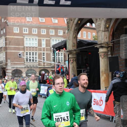 05.10.2025 - 20. swb-Marathon Bremen Yannick Fuchs http://msf.ph/oto/9265599 05.10.2025 10:51:08 Ziel 9199, 9399, 9416, 9425, 9630, 9663, 9894, 10029, 10206, 10226, 10227, 10254, 10378, 10534, 10698, 10743, 10932, 11061, 11311, 11391, 11573 meine-sportfotos.de