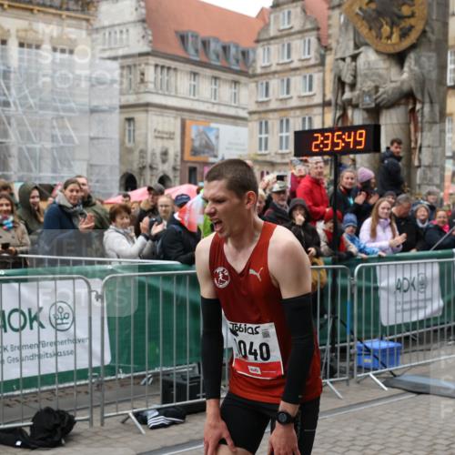 05.10.2025 - 20. swb-Marathon Bremen Yannick Fuchs http://msf.ph/oto/9265600 05.10.2025 12:06:39 Ziel 1040 meine-sportfotos.de